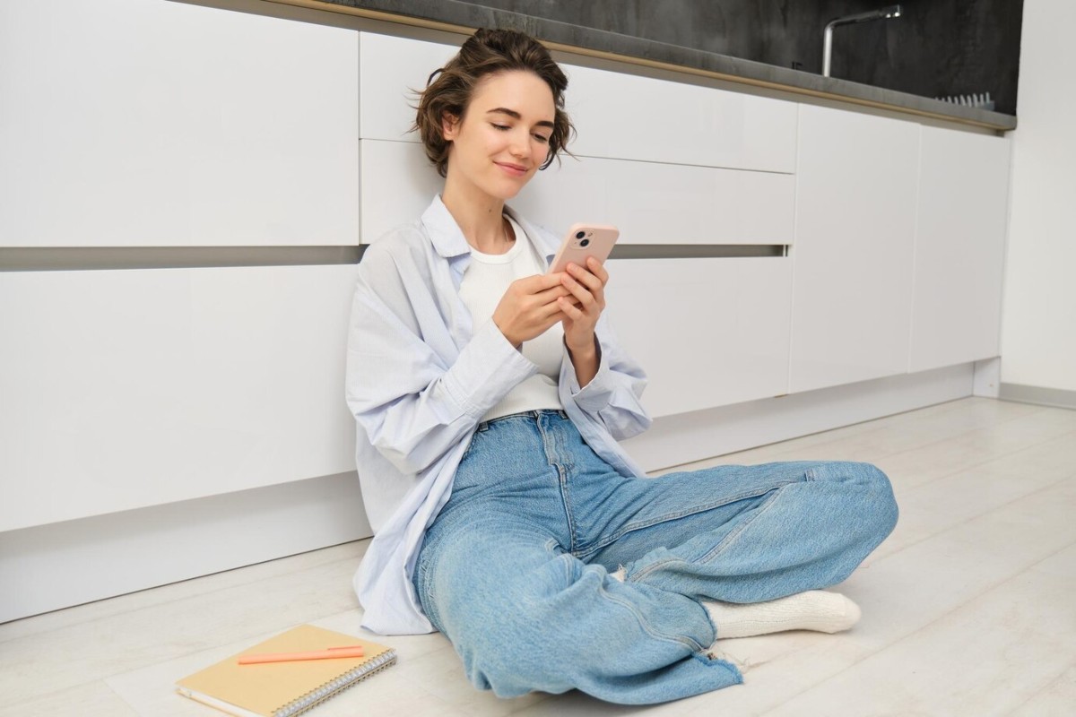     Free Mobile, RED by SFR et B&YOU : ces trois opérateurs se disputent le meilleur forfait du moment
